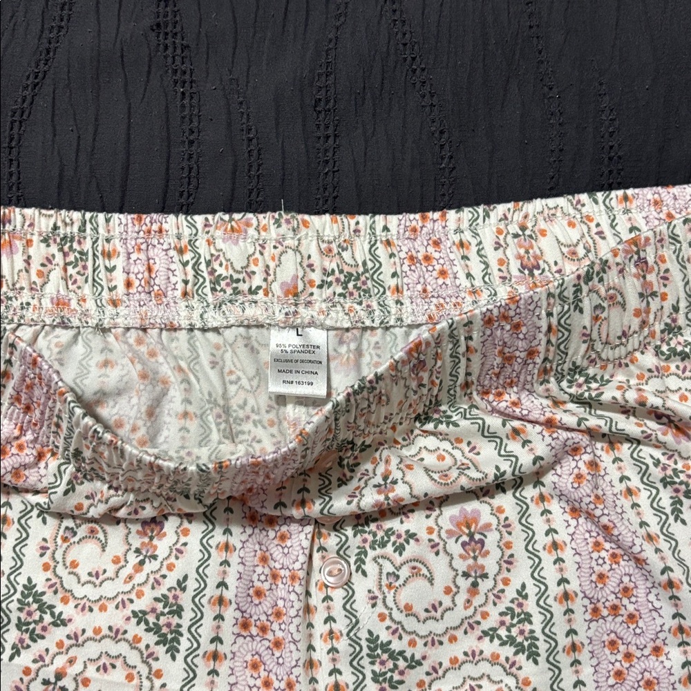 Women's Floral Patterned Lounge Shorts with Lace Trim - Picture 3 of 4